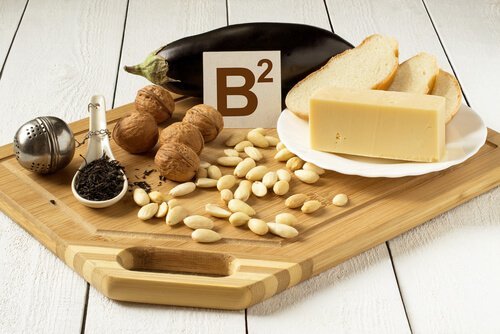 维生素B2（是什么，缺乏的症状，食物来源）